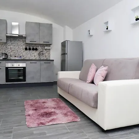 Apartament Nicolai 165 *